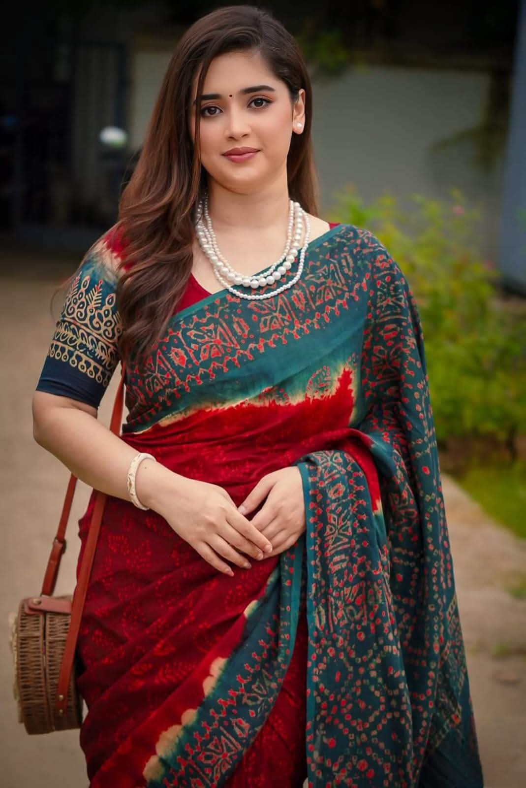 ডিজিটাল প্রিন্ট  শাড়ির সাথে ব্লাউজ পিস